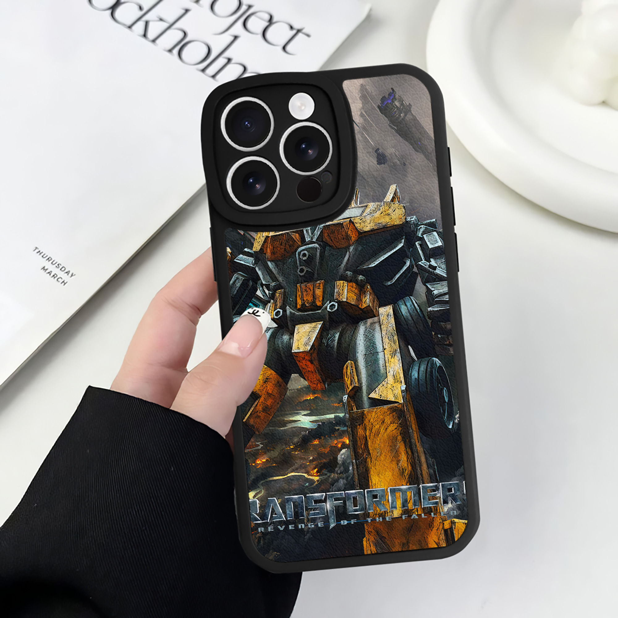 （画像用） Transformers トランスフォーマー 【iPhone 16シリーズ対応】シリコンスマホケース（レザー調） 材質：シリコン